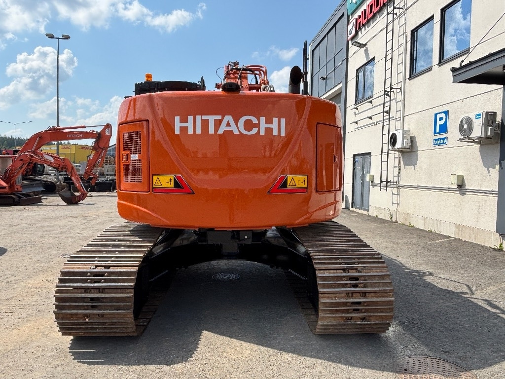 Hitachi ZX225USLC-7 - Гусеничный экскаватор: фото 3 Hitachi ZX225USLC-7 - Гусеничный экскаватор: фото 3