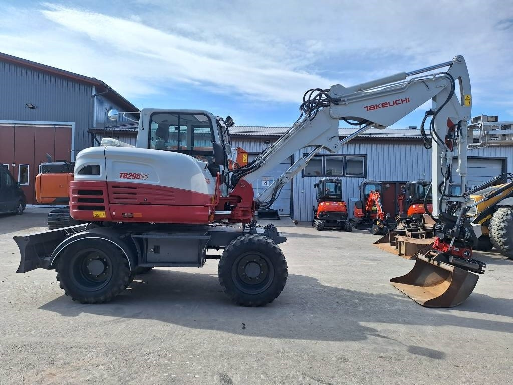 Takeuchi MYYTY! SOLD! TB295W PYÖRITTÄJÄLLÄ  - Колёсный экскаватор: фото 5 Takeuchi MYYTY! SOLD! TB295W PYÖRITTÄJÄLLÄ  - Колёсный экскаватор: фото 5