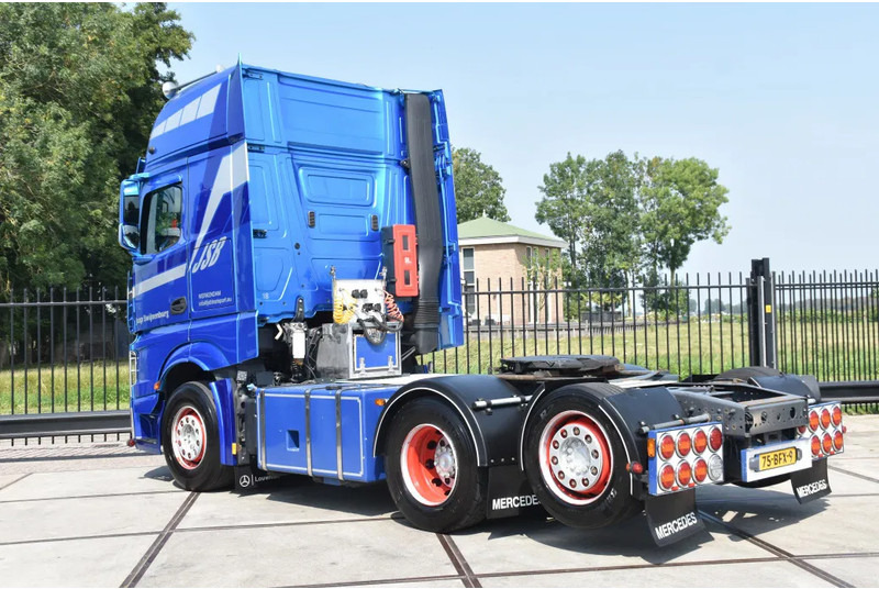 Mercedes-Benz Actros 2745 6x2 - EURO 6 - AIRCO - 2 x FUEL TANKS - 2 BEDS - SLIDING FIFTH WHEEL - SPECIAL BUMPER - TOP CONDITION - - Тягач: фото 3 Mercedes-Benz Actros 2745 6x2 - EURO 6 - AIRCO - 2 x FUEL TANKS - 2 BEDS - SLIDING FIFTH WHEEL - SPECIAL BUMPER - TOP CONDITION - - Тягач: фото 3
