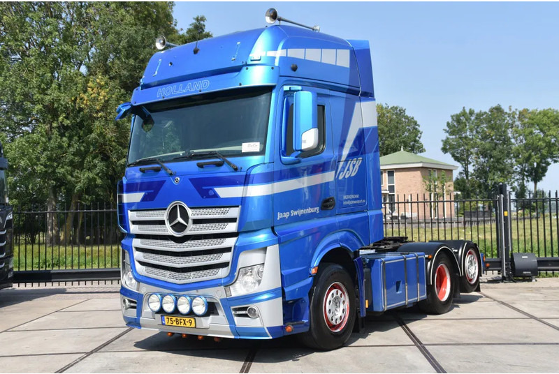 Mercedes-Benz Actros 2745 6x2 - EURO 6 - AIRCO - 2 x FUEL TANKS - 2 BEDS - SLIDING FIFTH WHEEL - SPECIAL BUMPER - TOP CONDITION - - Тягач: фото 2 Mercedes-Benz Actros 2745 6x2 - EURO 6 - AIRCO - 2 x FUEL TANKS - 2 BEDS - SLIDING FIFTH WHEEL - SPECIAL BUMPER - TOP CONDITION - - Тягач: фото 2