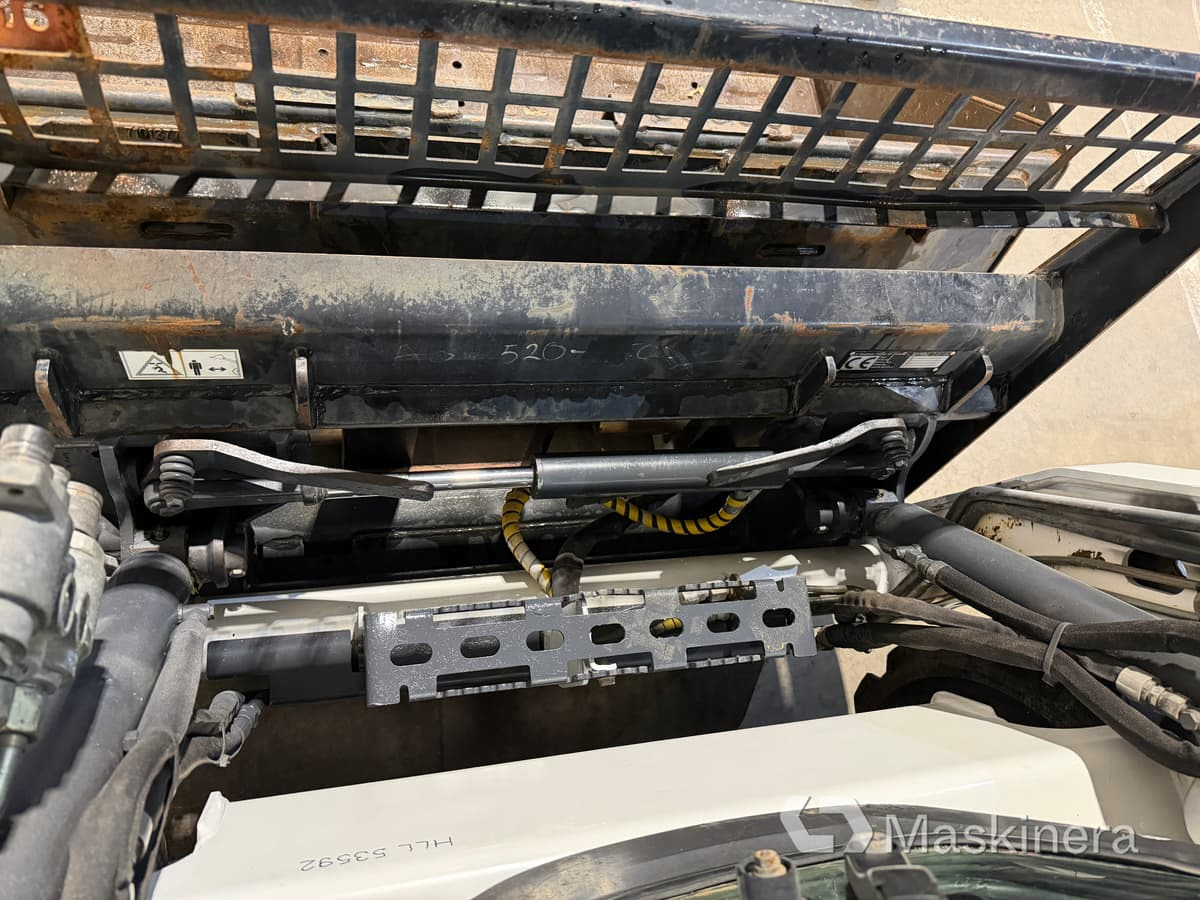 Мини-погрузчик с бортовым поворотом Kompaktlastare Bobcat S450: фото 12 Мини-погрузчик с бортовым поворотом Kompaktlastare Bobcat S450: фото 12