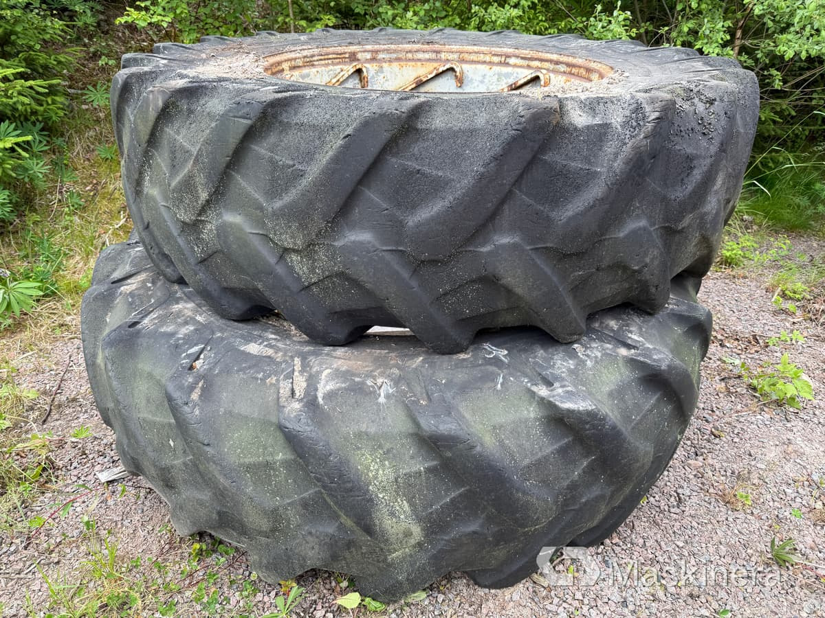 Pirelli 20.8 R 38 Traktordäck med Fälgbanor 20.8 R 38 - Колесо: фото 2 Pirelli 20.8 R 38 Traktordäck med Fälgbanor 20.8 R 38 - Колесо: фото 2