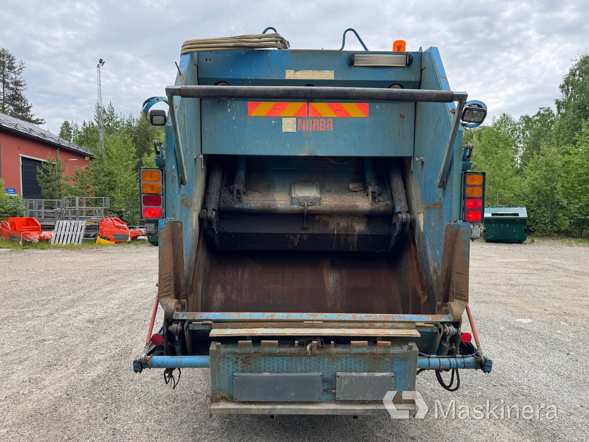 Scania P94DB 4X2 NA 230 Sopbil Scania P94DB 4X2 Baklastare - Мусоровоз: фото 4 Scania P94DB 4X2 NA 230 Sopbil Scania P94DB 4X2 Baklastare - Мусоровоз: фото 4