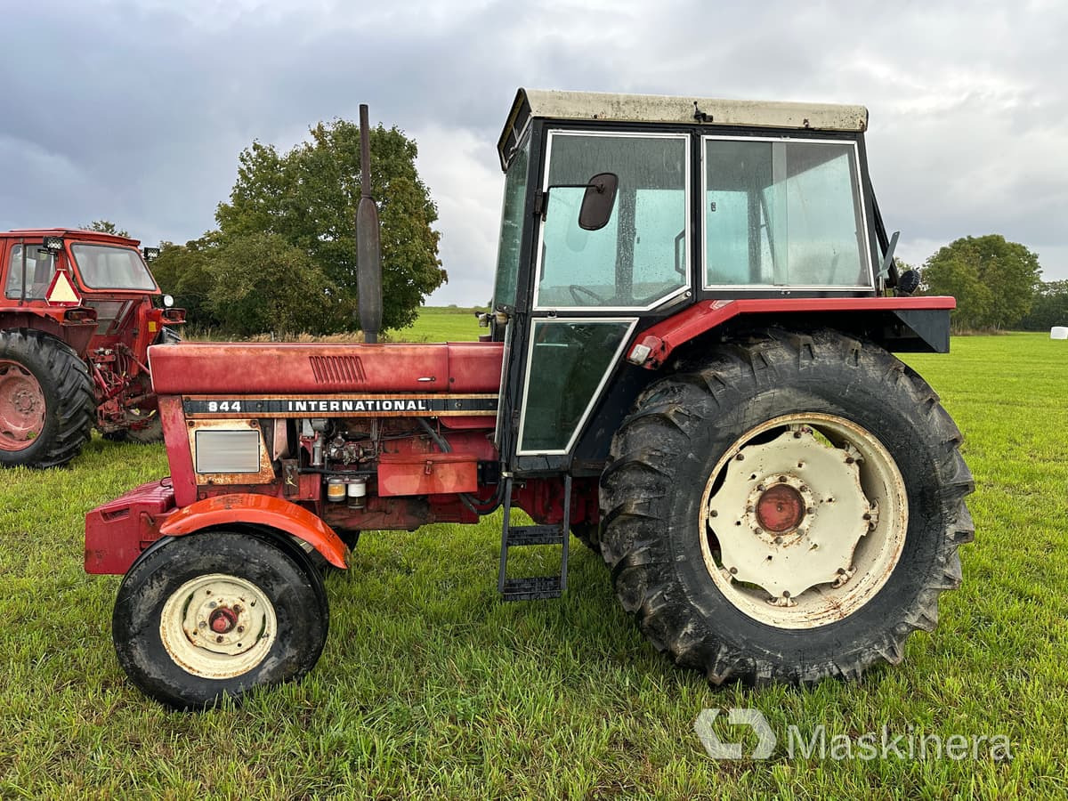 Traktor International 844 - Трактор: фото 2 Traktor International 844 - Трактор: фото 2