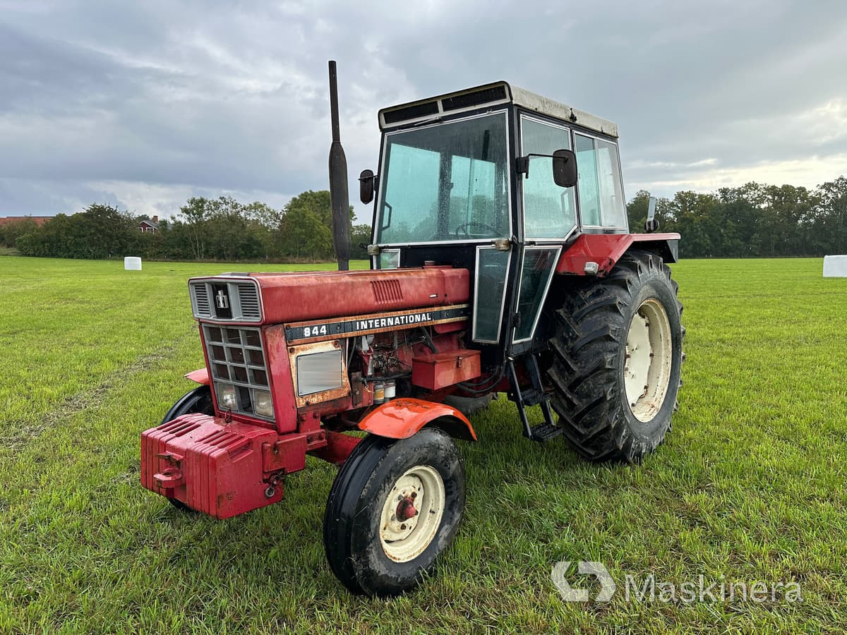 Traktor International 844 - Трактор: фото 1 Traktor International 844 - Трактор: фото 1