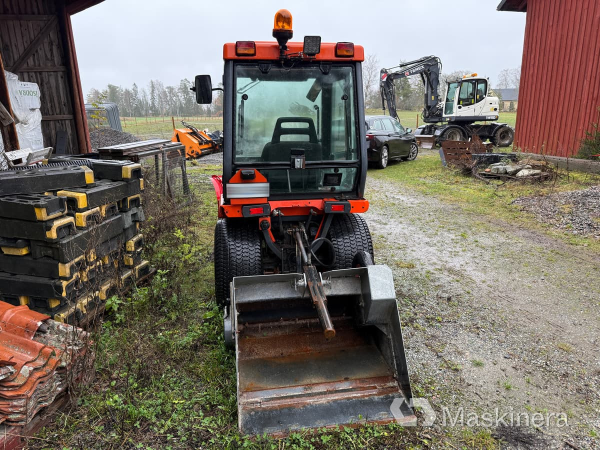 Traktor Kubota B2100 med Vikplog & Sandspridare - Трактор: фото 4 Traktor Kubota B2100 med Vikplog & Sandspridare - Трактор: фото 4