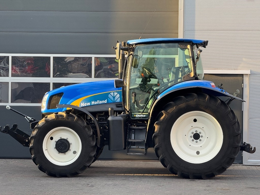 New Holland T 6030 - Трактор: фото 5 New Holland T 6030 - Трактор: фото 5