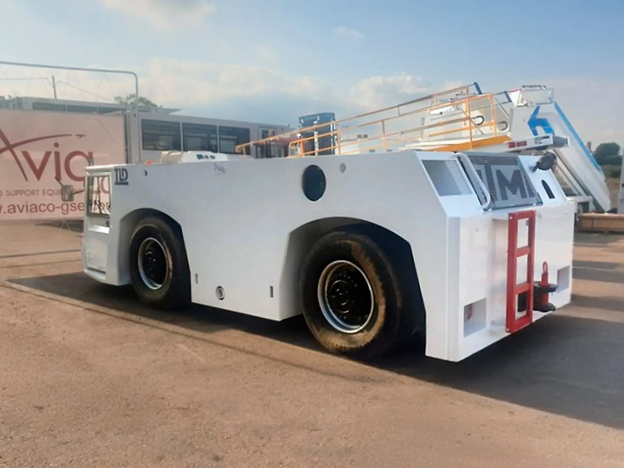 TLD TMX-400 - Аэродромный тягач: фото 3 TLD TMX-400 - Аэродромный тягач: фото 3