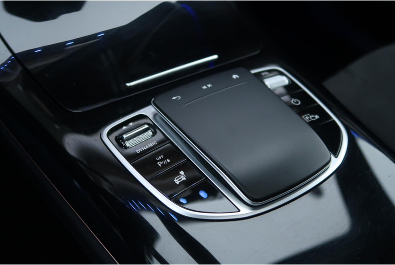 Mercedes-Benz EQC 400 4MATIC Business AMG 80 kWh PANO/ CAMERA/ LEDER/ TREKHAAK/ ETC. - Внедорожник: фото 5 Mercedes-Benz EQC 400 4MATIC Business AMG 80 kWh PANO/ CAMERA/ LEDER/ TREKHAAK/ ETC. - Внедорожник: фото 5