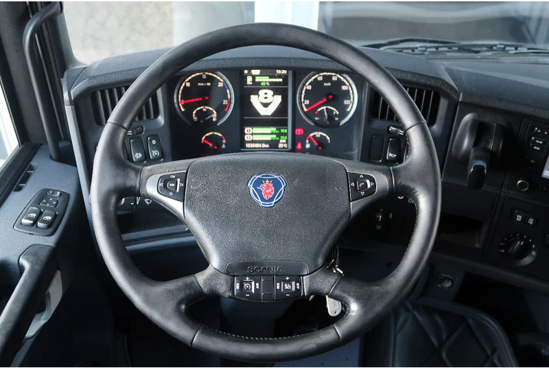 Фото интерьера 3: Тягач Scania R520 V8 RETARDER/ DIFF LOCK/ PARK AIRCO/ 2X TANK Фото интерьера 3: Тягач Scania R520 V8 RETARDER/ DIFF LOCK/ PARK AIRCO/ 2X TANK