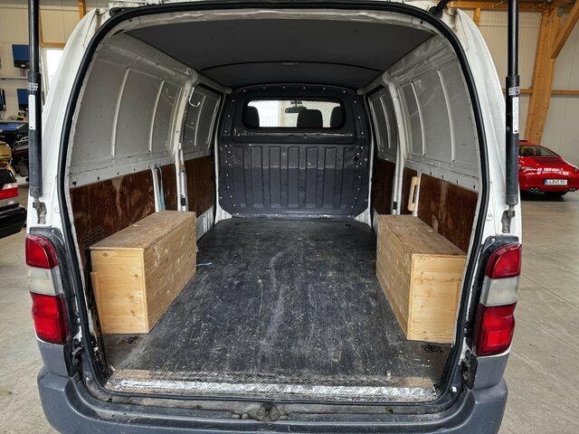 TOYOTA HiAce 2.5TD Kasten lang 4WD 4x4 - Цельнометаллический фургон: фото 4 TOYOTA HiAce 2.5TD Kasten lang 4WD 4x4 - Цельнометаллический фургон: фото 4