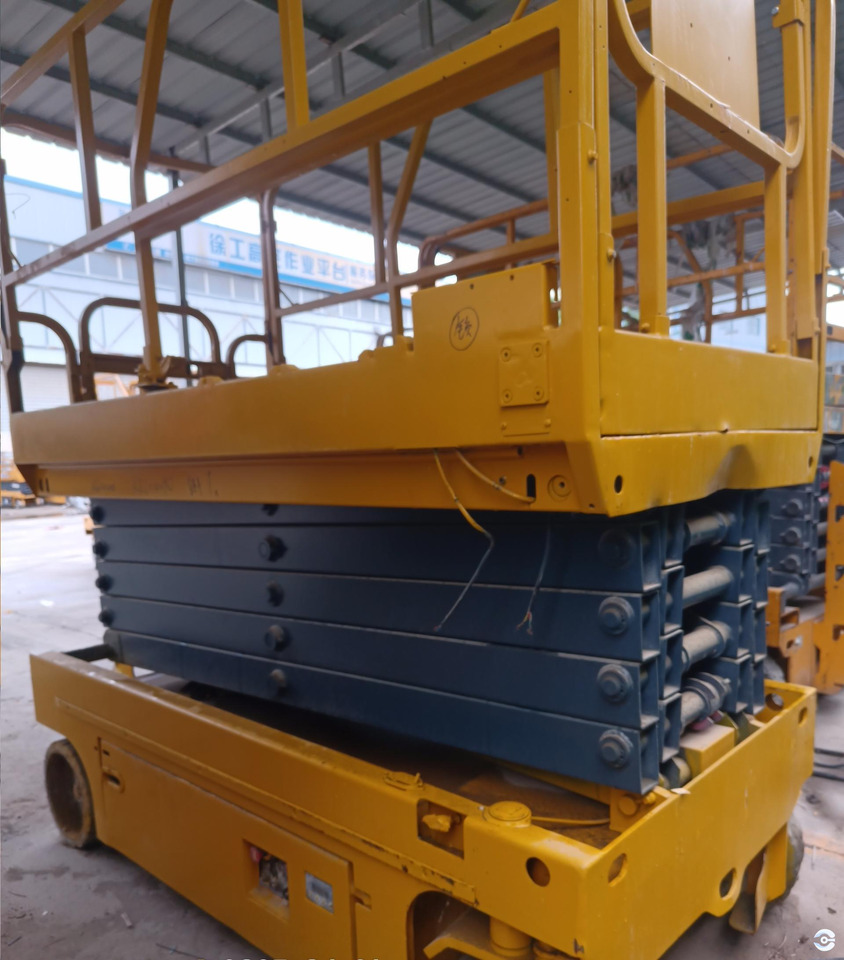 XCMG XG1212HD Hydrailic drive 12m used scissor lift platform price - Строительная техника: фото 3 XCMG XG1212HD Hydrailic drive 12m used scissor lift platform price - Строительная техника: фото 3