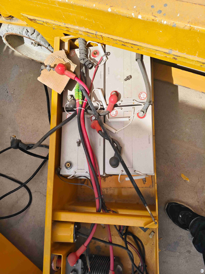 XCMG GTJZ1412 14m diesel hydraulic used scissor lift platform - Ножничный подъемник: фото 4 XCMG GTJZ1412 14m diesel hydraulic used scissor lift platform - Ножничный подъемник: фото 4