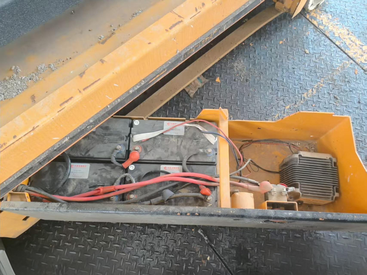 XCMG GTJZ1412 14m diesel used scissor lift portable work platform - Ножничный подъемник: фото 4 XCMG GTJZ1412 14m diesel used scissor lift portable work platform - Ножничный подъемник: фото 4