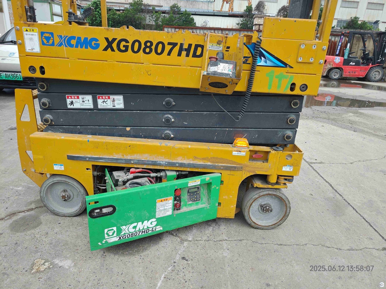 XCMG Lithium battery 8m second hand scissor lift XG0807HD-Li price - Ножничный подъемник: фото 5 XCMG Lithium battery 8m second hand scissor lift XG0807HD-Li price - Ножничный подъемник: фото 5