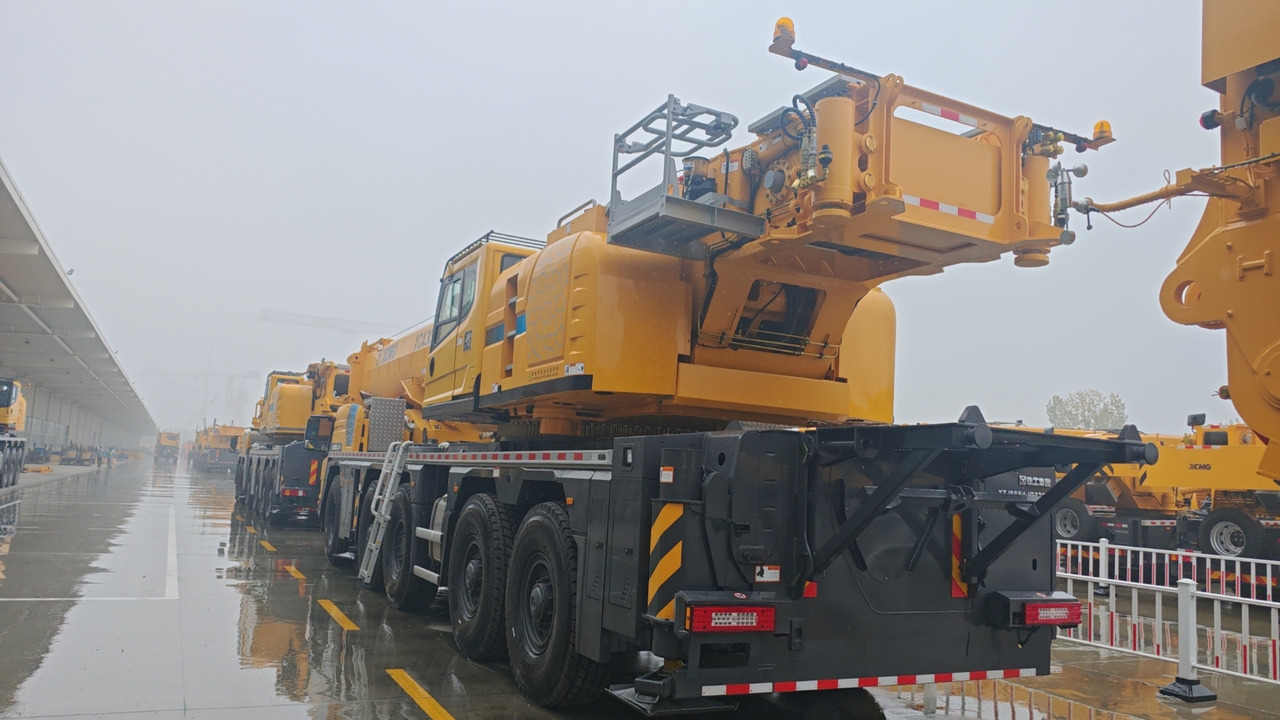 XCMG Official 2024 Year Pick Up Truck Crane 300t XCA300L8_1 Mobile All Terrain Crane Price - Вседорожный кран: фото 4 XCMG Official 2024 Year Pick Up Truck Crane 300t XCA300L8_1 Mobile All Terrain Crane Price - Вседорожный кран: фото 4