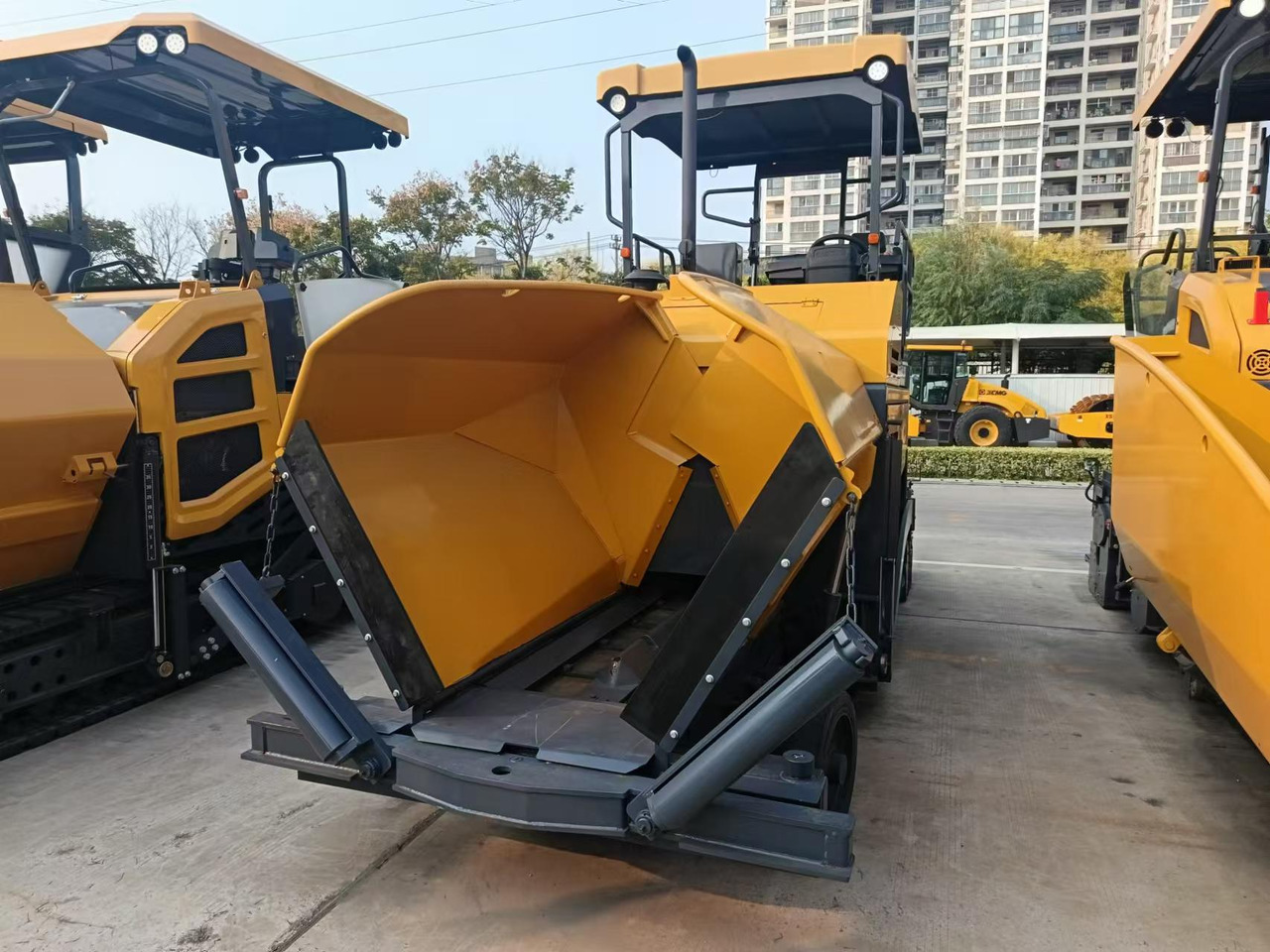 XCMG Official Road Machinery Used Asphalt Paver RP453L 3.4m Small Asphalt Paver Price - Асфальтоукладчик: фото 5 XCMG Official Road Machinery Used Asphalt Paver RP453L 3.4m Small Asphalt Paver Price - Асфальтоукладчик: фото 5