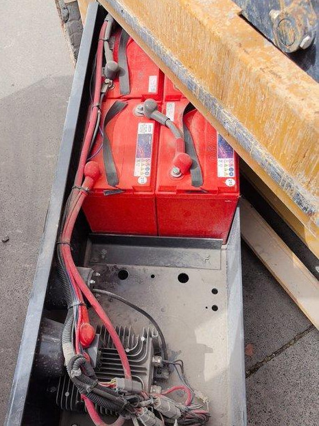 XCMG XG1008HA 10m used lifting machine platform scissor lift - Ножничный подъемник: фото 3 XCMG XG1008HA 10m used lifting machine platform scissor lift - Ножничный подъемник: фото 3