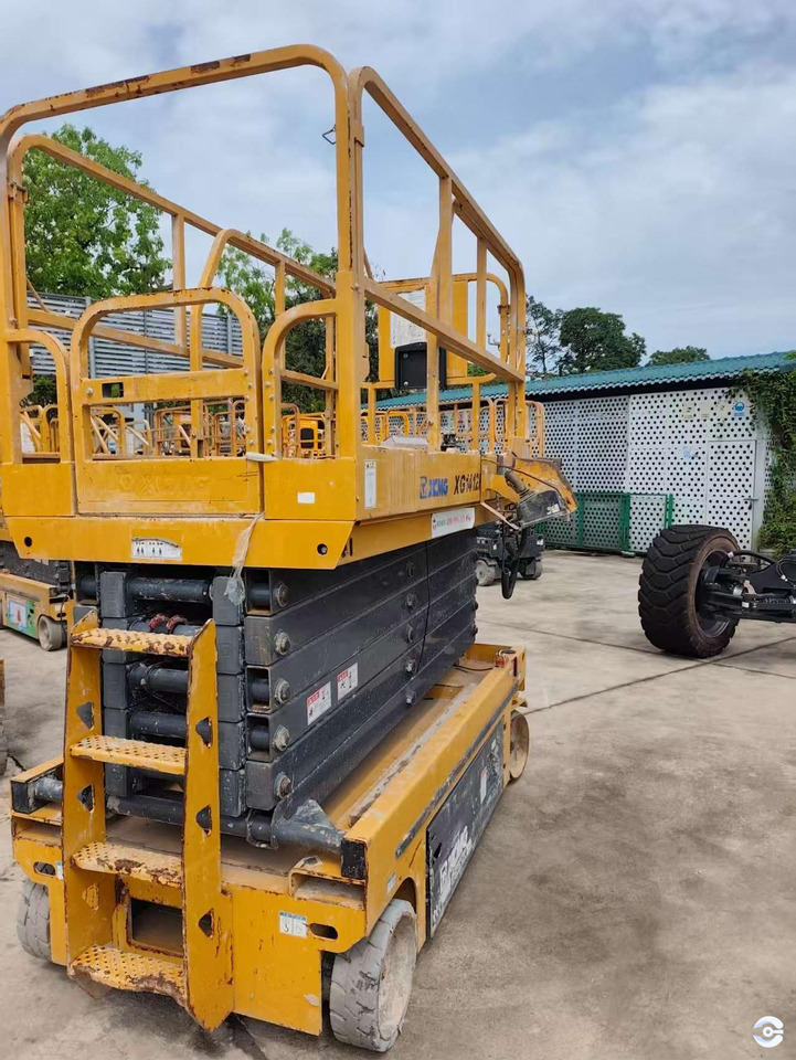 XCMG XG1412HA-Li battery electric mobile scissor lift 14m price - Ножничный подъемник: фото 5 XCMG XG1412HA-Li battery electric mobile scissor lift 14m price - Ножничный подъемник: фото 5