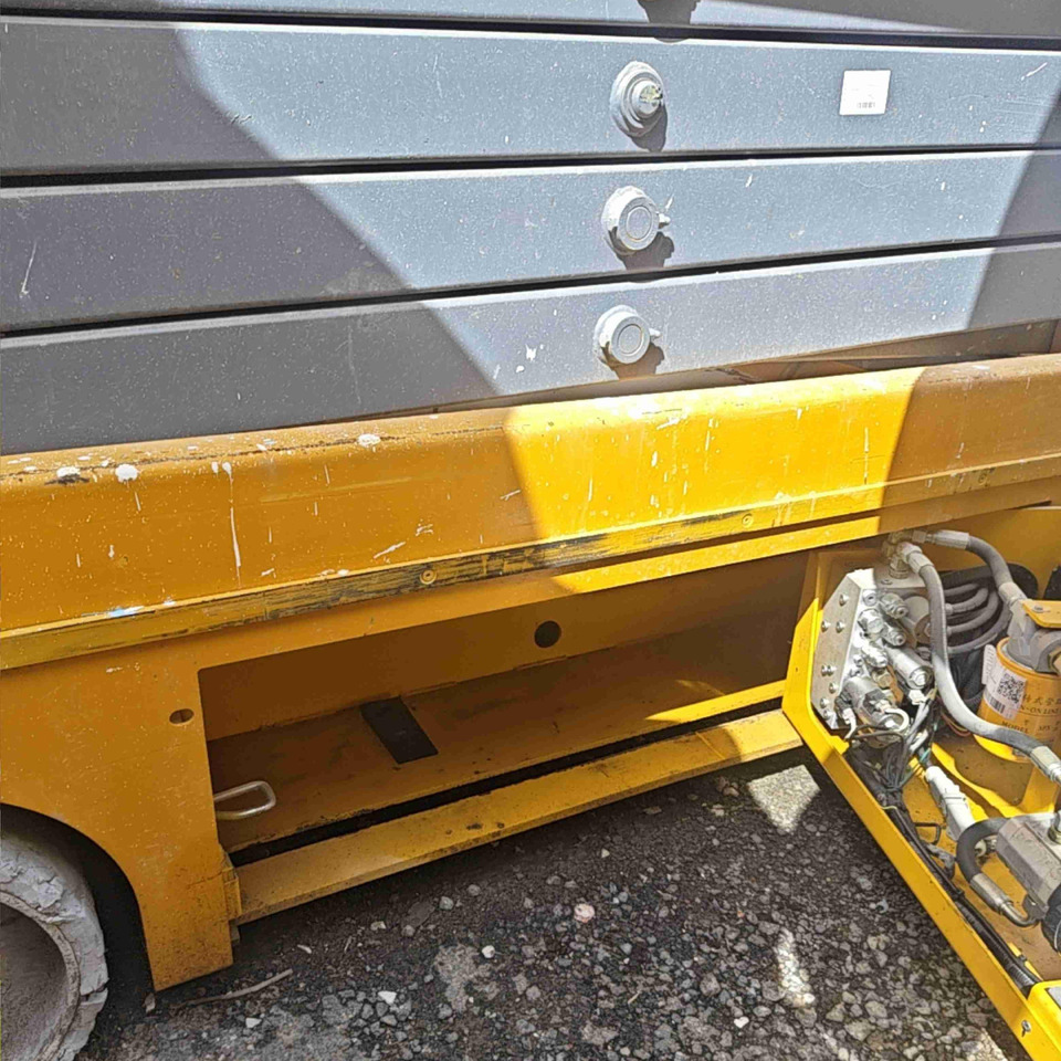 XCMG XG1412HD 14m used scissor lift self-propelled work table - Ножничный подъемник: фото 5 XCMG XG1412HD 14m used scissor lift self-propelled work table - Ножничный подъемник: фото 5