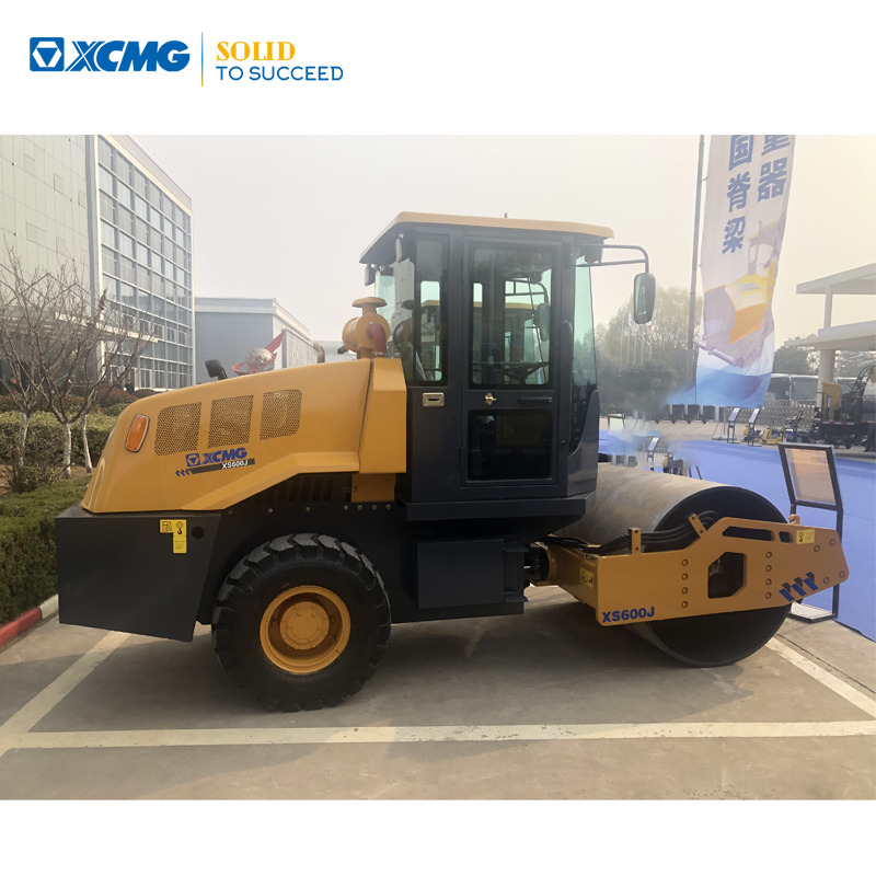 XCMG XS600J 6 ton small single drum Vibratory road Roller - Дорожный каток: фото 1 XCMG XS600J 6 ton small single drum Vibratory road Roller - Дорожный каток: фото 1