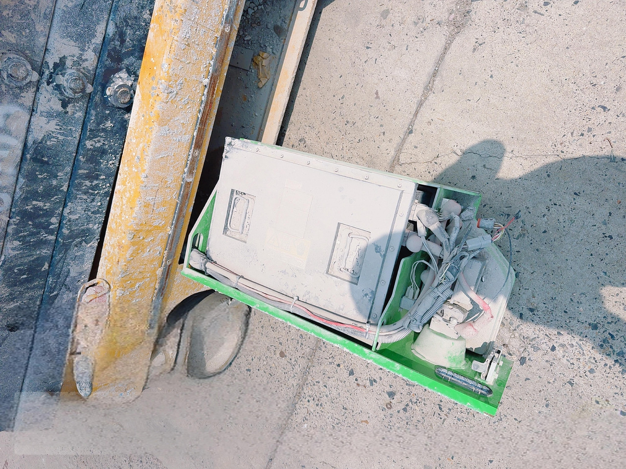 XCMG battery 8m used scissor lift XG0807HD-Li for sale - Ножничный подъемник: фото 4 XCMG battery 8m used scissor lift XG0807HD-Li for sale - Ножничный подъемник: фото 4