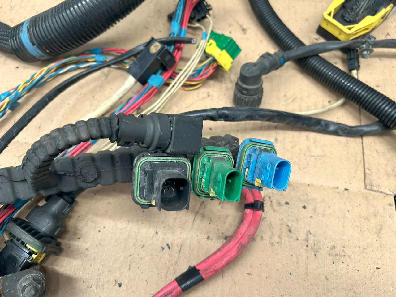 DAF XF 106 J3C ENGINE WIRING HARNESS - Кабели/ Провода: фото 2 DAF XF 106 J3C ENGINE WIRING HARNESS - Кабели/ Провода: фото 2