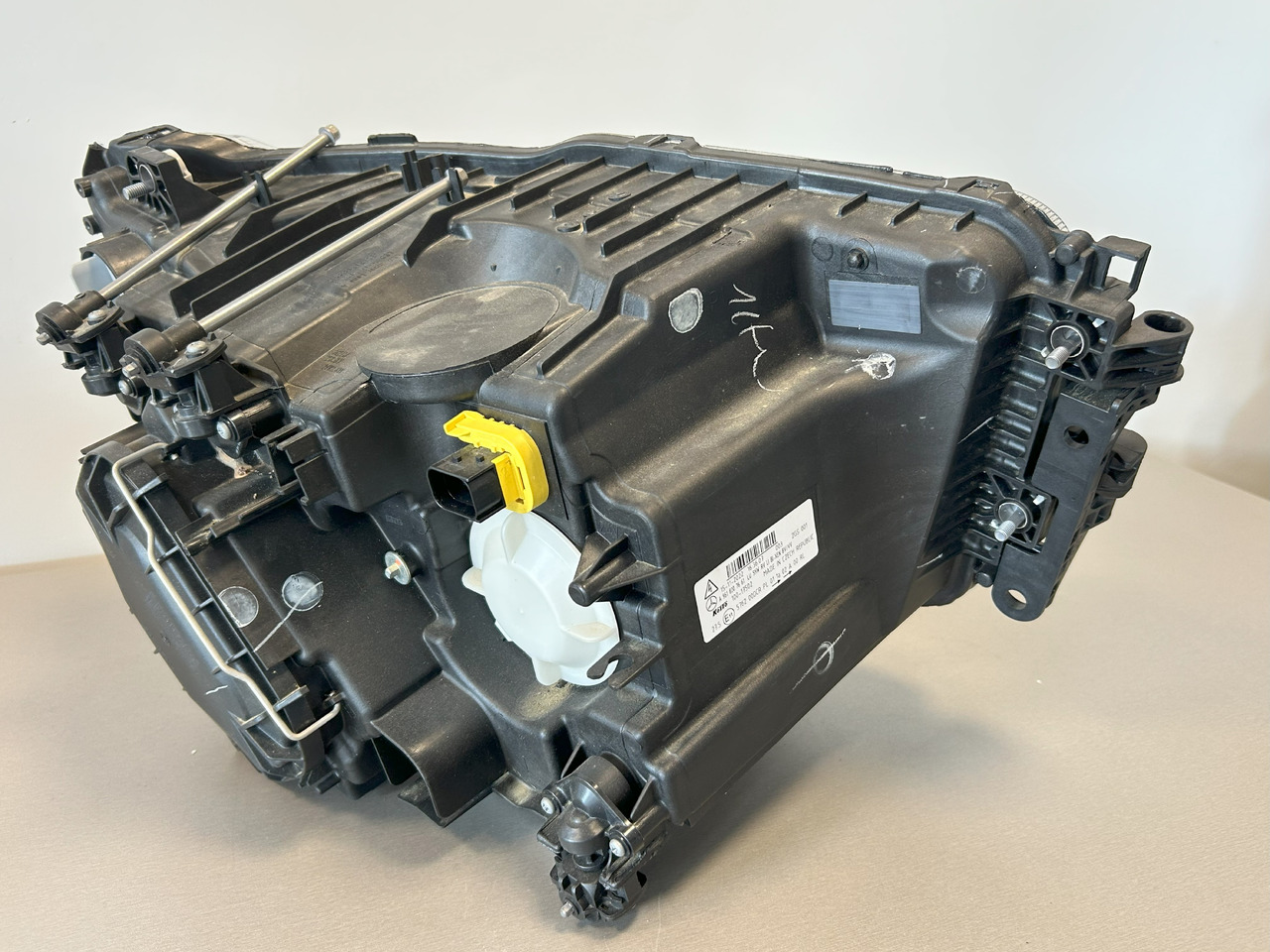 MERCEDES-BENZ brand new original OEM Mercedes-Benz headlight LEFT BI-XENON MP4, MP5 - Передняя фара: фото 5 MERCEDES-BENZ brand new original OEM Mercedes-Benz headlight LEFT BI-XENON MP4, MP5 - Передняя фара: фото 5