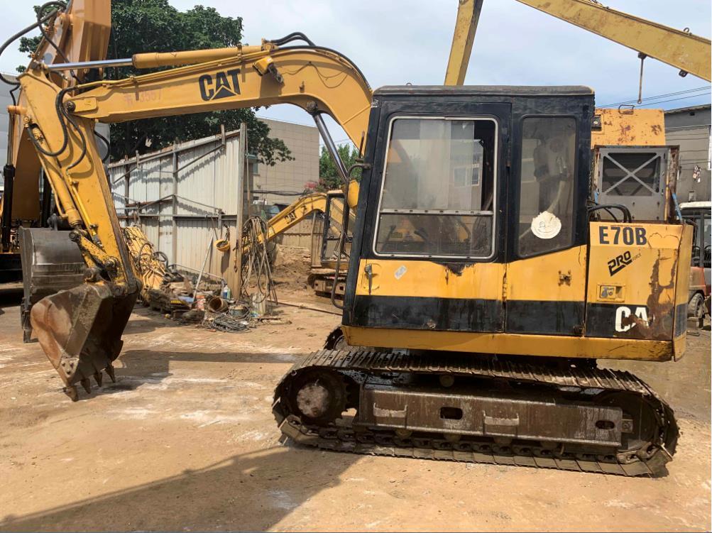 CATERPILLAR 0.3m³ excavator CAT E70B original excavator for Bangladesh - Гусеничный экскаватор: фото 5 CATERPILLAR 0.3m³ excavator CAT E70B original excavator for Bangladesh - Гусеничный экскаватор: фото 5