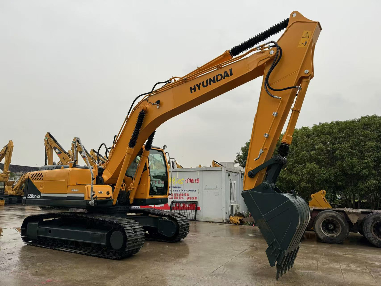 Hyundai 220LC-9S Good Price Used Korea Excavator - Гусеничный экскаватор: фото 2 Hyundai 220LC-9S Good Price Used Korea Excavator - Гусеничный экскаватор: фото 2