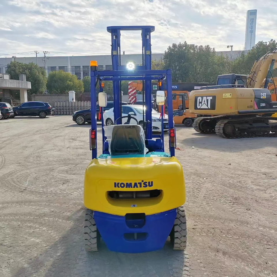 Komatsu 3 ton Diesel Forklift FD30 with Double High Mast - Дизельный погрузчик: фото 1 Komatsu 3 ton Diesel Forklift FD30 with Double High Mast - Дизельный погрузчик: фото 1