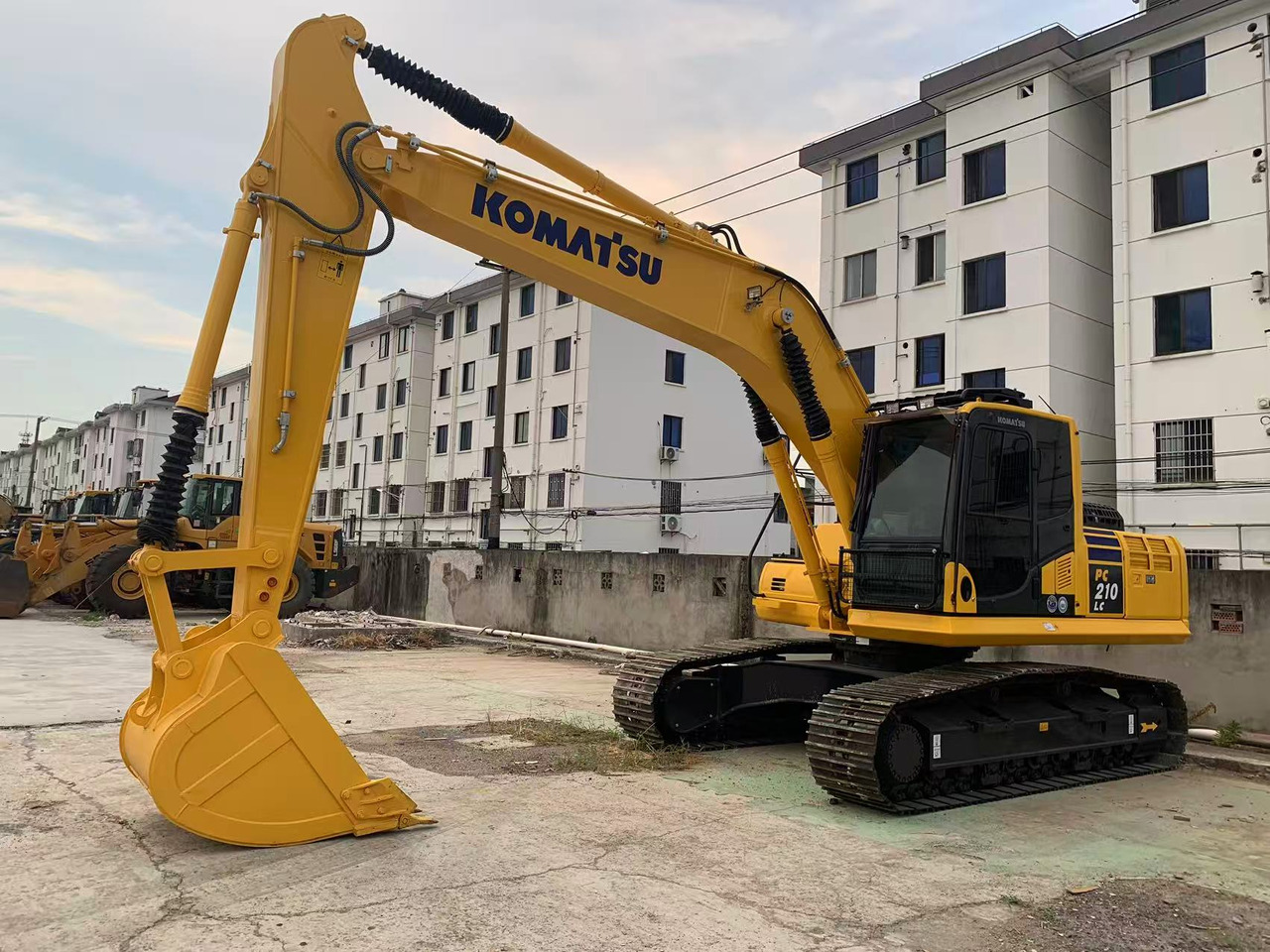 Komatsu Crawler Excavator PC210, PC200 Good Price Japan Excavator - Гусеничный экскаватор: фото 1 Komatsu Crawler Excavator PC210, PC200 Good Price Japan Excavator - Гусеничный экскаватор: фото 1