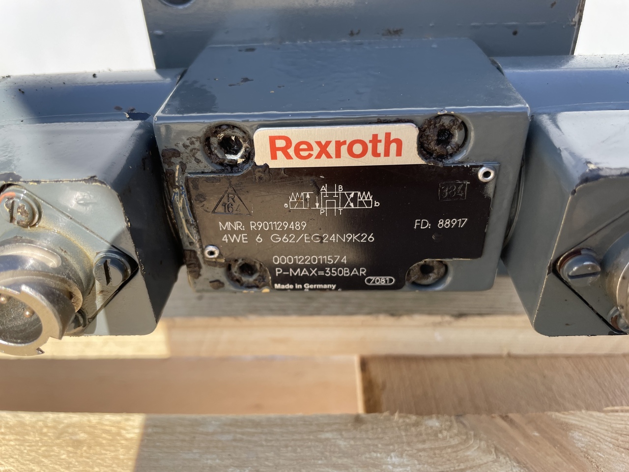 Гидравлический клапан LIEBHERR R906: фото 6 Гидравлический клапан LIEBHERR R906: фото 6