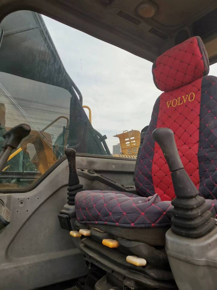 Volvo EC210B - Гусеничный экскаватор: фото 4 Volvo EC210B - Гусеничный экскаватор: фото 4