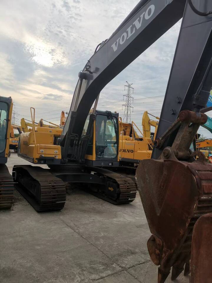 Volvo EC210B - Гусеничный экскаватор: фото 1 Volvo EC210B - Гусеничный экскаватор: фото 1
