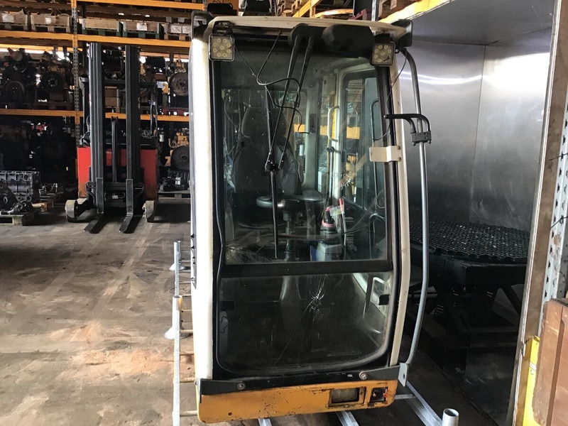 Liebherr A904C Li / A900C Li / A944C Li / A914C li / A934C Li / A924C Li / R900C Li / R944C Li / R904C / R914C / R924 C / R954C / A954C L - Кабина и интерьер: фото 3 Liebherr A904C Li / A900C Li / A944C Li / A914C li / A934C Li / A924C Li / R900C Li / R944C Li / R904C / R914C / R924 C / R954C / A954C L - Кабина и интерьер: фото 3