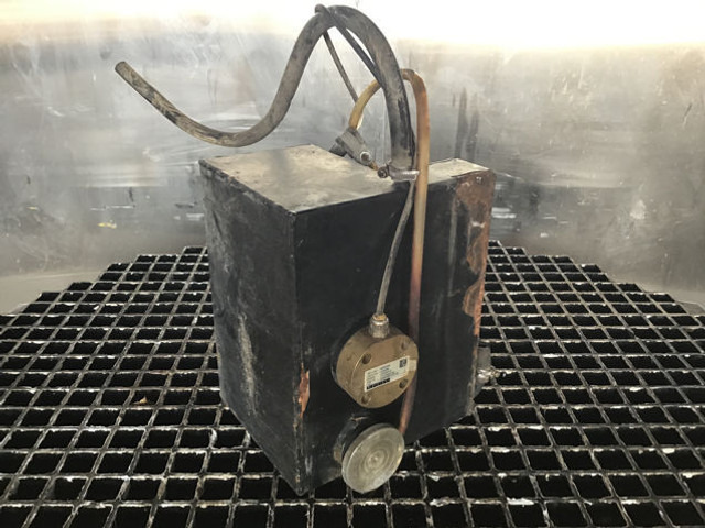 Liebherr Equalizing Reservoir - Расширительный бачок: фото 1 Liebherr Equalizing Reservoir - Расширительный бачок: фото 1
