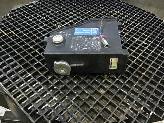 Liebherr Equalizing Reservoir - Расширительный бачок: фото 1 Liebherr Equalizing Reservoir - Расширительный бачок: фото 1