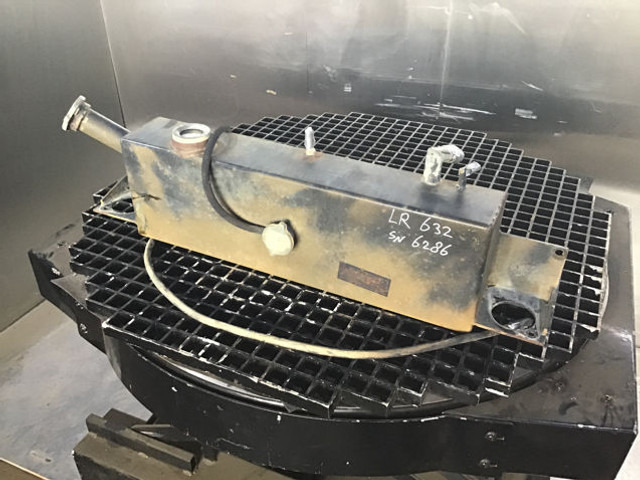 Liebherr Equalizing Reservoir - Расширительный бачок: фото 1 Liebherr Equalizing Reservoir - Расширительный бачок: фото 1