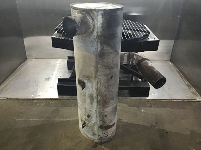Liebherr Exhaust Silencer - Глушитель: фото 1 Liebherr Exhaust Silencer - Глушитель: фото 1