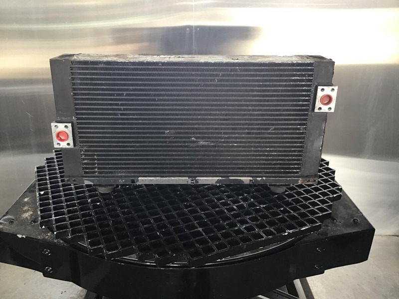 Liebherr Oilcooler - Масляный радиатор: фото 3 Liebherr Oilcooler - Масляный радиатор: фото 3