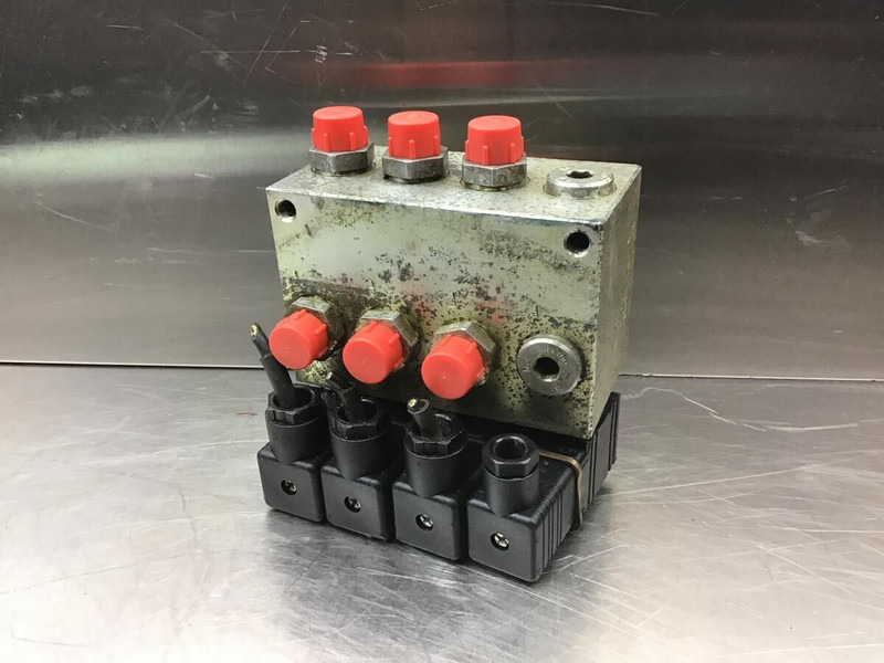 Liebherr R906 C / R906 LC / R906 NLC - Гидравлика: фото 1 Liebherr R906 C / R906 LC / R906 NLC - Гидравлика: фото 1