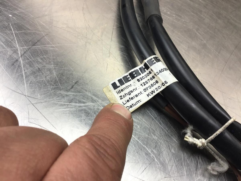 Liebherr R912 Li / R902 Li - Кабели/ Провода: фото 3 Liebherr R912 Li / R902 Li - Кабели/ Провода: фото 3