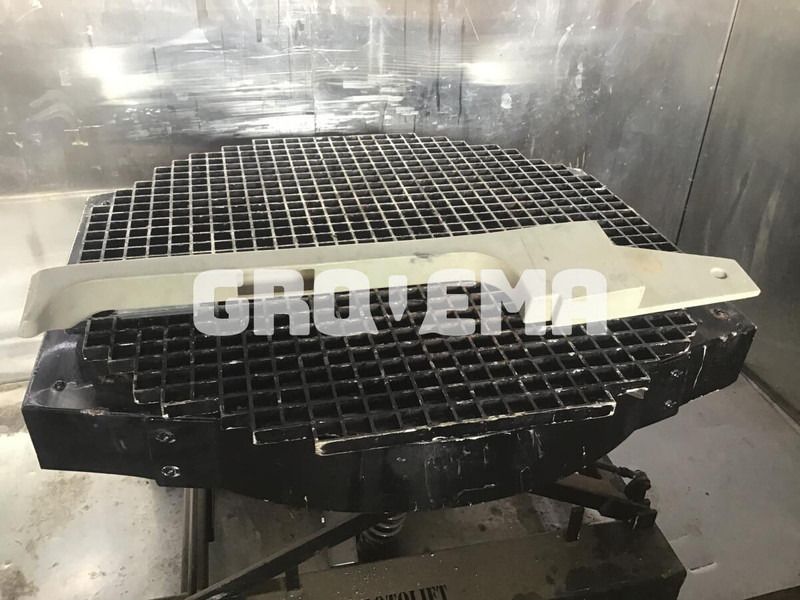 Liebherr R914STD / R914HDSL / R914B / R914 EW / R904 / R924 B / R934 / R934B / R954B / R964B / R974B / R974 - Впускная труба: фото 2 Liebherr R914STD / R914HDSL / R914B / R914 EW / R904 / R924 B / R934 / R934B / R954B / R964B / R974B / R974 - Впускная труба: фото 2