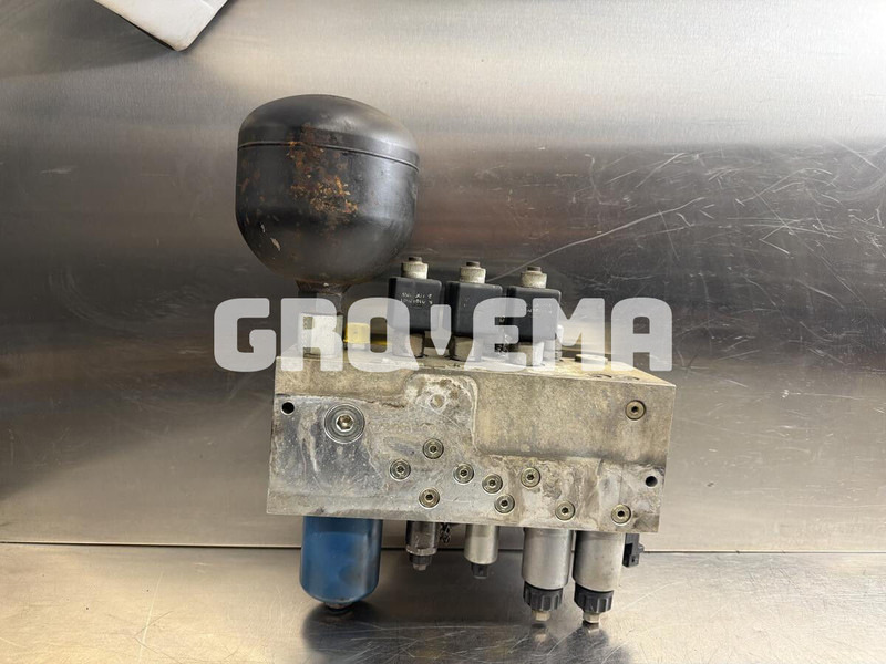 Liebherr R926 COMP / R926 K-LC / R926 LC / R926 CL / R926 NLC / R926 SLC / R926 WLC / R906 WLC - Гидравлика: фото 2 Liebherr R926 COMP / R926 K-LC / R926 LC / R926 CL / R926 NLC / R926 SLC / R926 WLC / R906 WLC - Гидравлика: фото 2