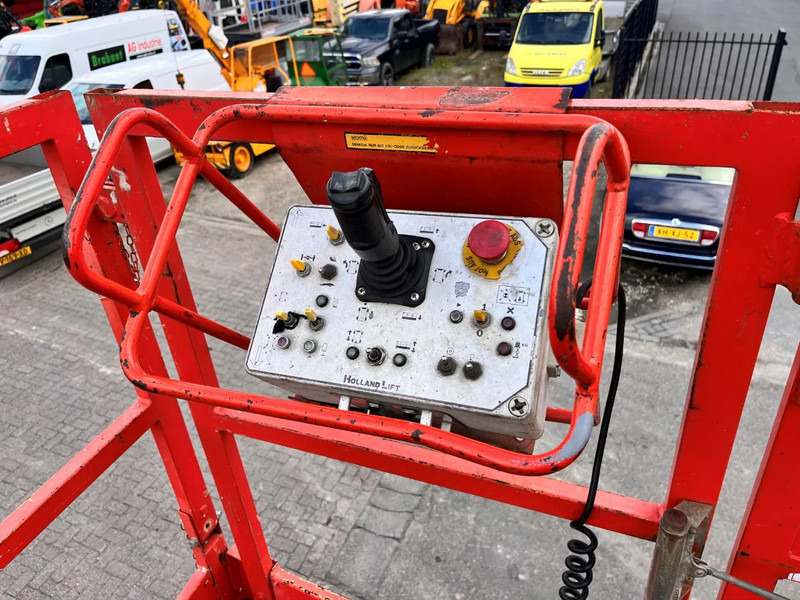 Holland lift COMBISTAR M-250DL27 4WD/P/N - Ножничный подъемник: фото 5 Holland lift COMBISTAR M-250DL27 4WD/P/N - Ножничный подъемник: фото 5