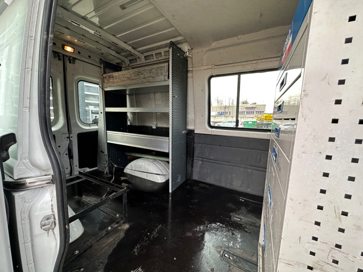 Цельнометаллический фургон IVECO 35C18V Daily Servicewagen Sortimo: фото 6