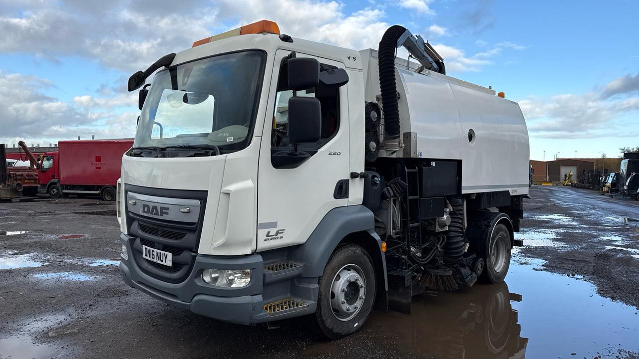 DAF LF 220 - Подметально-уборочная машина: фото 2 DAF LF 220 - Подметально-уборочная машина: фото 2