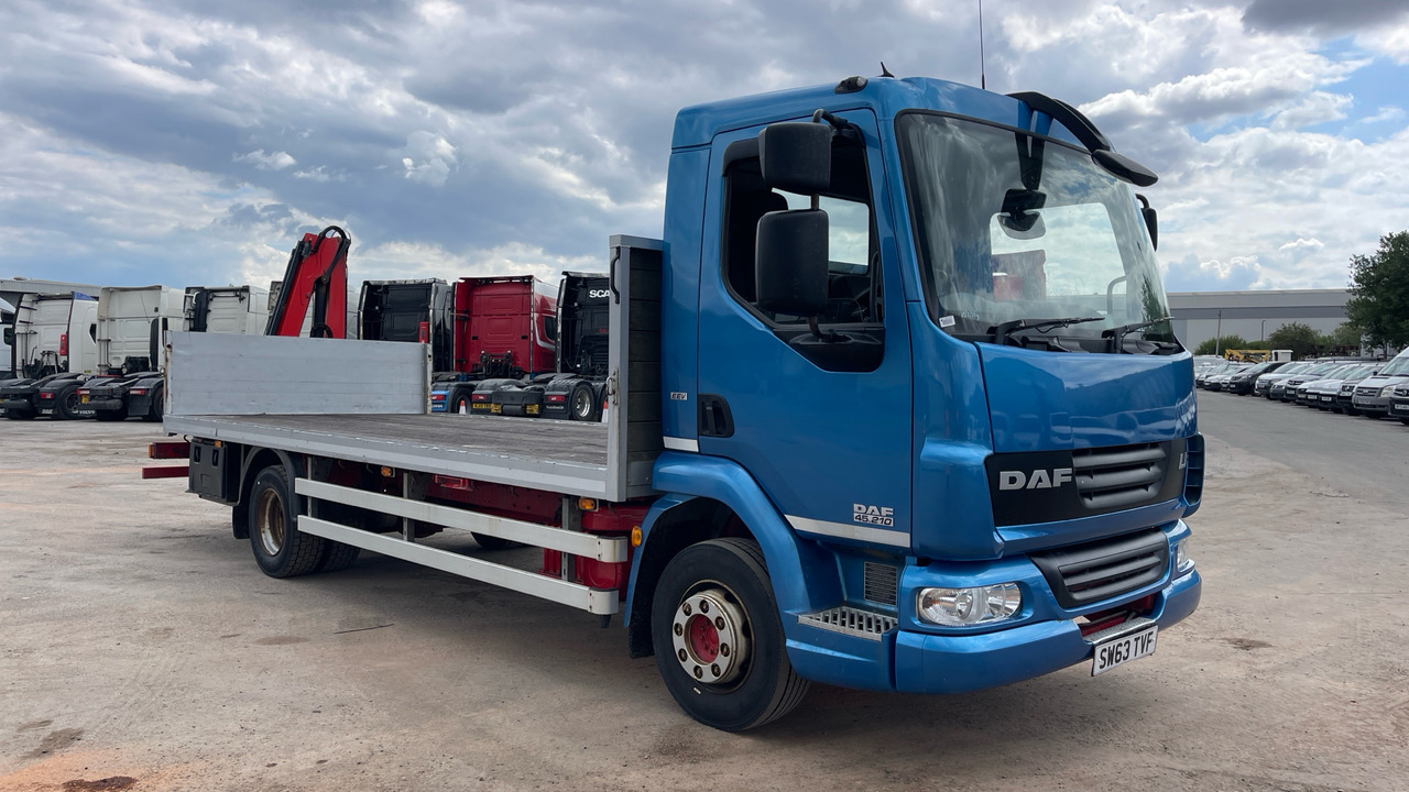DAF LF 45.210 - Грузовик бортовой/ Платформа, Автоманипулятор: фото 1 DAF LF 45.210 - Грузовик бортовой/ Платформа, Автоманипулятор: фото 1