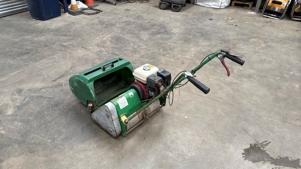DENNIS FT20 PEDESTRIAN CYLINDER MOWER NO UNIT, GRASS BOX - Строительное оборудование: фото 3 DENNIS FT20 PEDESTRIAN CYLINDER MOWER NO UNIT, GRASS BOX - Строительное оборудование: фото 3